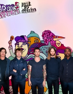 PayphoneИзпълнител: Maroon 5 Featuring Wiz KhalifaОт албума: Overexposed Дата на издаване: 17 април 2012 г. Топ позиция в Hot 100: #1
