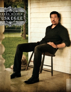 Lionel Richie - TuskegeeДата на издаване в САЩ: 5 март 2012 г. Топ позиция в Billboard 200: #1 Рейтинг според Metacritic: 74/100