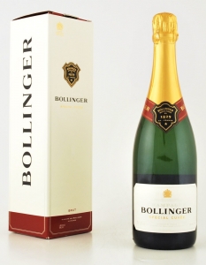 BollingerMaison Bollinger е основана в началото на 1829 от Hennequin de Villermont, Paul Levieux Renaudin и Jacques Bollinger. През 1884 г. кралица Виктория издава на Maison Bollinger royal warrant (кралско пълномощно, удостоверяващо, че марката е доставчик не на кого да е, а на член на кралското семейство) и Bollinger става официален доставчик на Кралския двор. Британците наричат Bollinger с умалителното "Bolly".