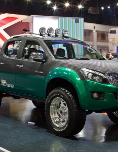 Isuzu V - Cross 4 Wheel Drives 