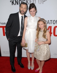 Judd Apatow с дъщерите си Maude Apatow и Iris Apatow