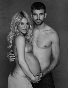 Шакира - гола и бременна заедно с Жерар Пике във фотосесия за Unicef - 4