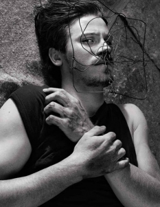 Гарет Хедлънд за Interview Magazine, януари 2013 - 5