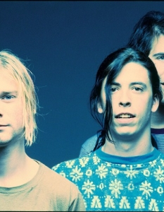 20. Nirvana - Smells Like Teen Spirit
Ако класацията бе за влиятелност, клипът на това легендарно парче щеше да е по-нагоре. Тук обаче баскетболният елемент е само леко загатнат.

