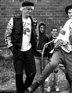 5. Operation IvyТова е една от първите банди, които смесват хардкор пънк със ска в края на 80-те. Просъществували за кратко, Operation Ivy са "виновници" част от последното десетилетие на 20-ти век да е доминирано от радиохитовете на No Doubt, Sublime и Reel Big Fish. Заветът на групата продължава да ехти в настоящите банди на китариста Тим Армстронг (Tim Armstrong) - Rancid и The Transplants.Класически албум: Energy (1989)
