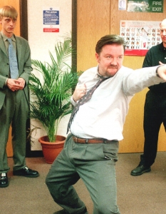 The OfficeБританският ситком The Office (Офисът) е отличен със Златен глобус за най-добър комедиен сериал за 2003 година. Рики Джървейс (Ricky Gervais) - създател на сериала и изпълнител на главната роля - също печели Златен глобус за ролята си в The Office. Няколко години по-късно Джървейс беше водещ на една от церемонните по връчването на наградите. 