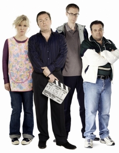ExtrasОтново Рики Джървейс (Ricky Gervais) - създател и изпълнител на главната роля, но този път на ситком копродукция на BBC и HBO. Extras е отличен със Златен глобус за най-добър комедиен сериал за 2007 година.