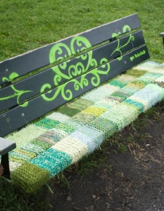 Топ 30 идейни проекта на градско опаковане с прежда (guerrilla knitting) - 6