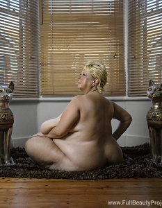 Италианският фотограф Yossi Loloi шокира с фотосесия на наднормени модели по проекта Full Beauty - 1