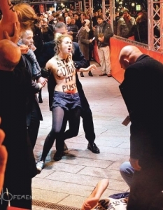 Активистки от FEMEN протестират на филмовия фестивал Берлинале 2013 - 10