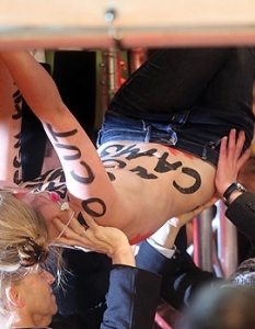 Активистки от FEMEN протестират на филмовия фестивал Берлинале 2013 - 1