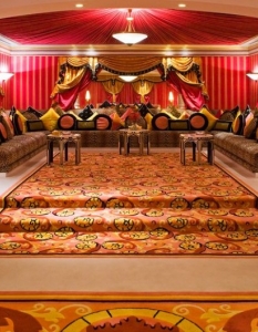 12. Royal Suite, Burj Al Arab, Dubai US$ 18 716 за една нощувка