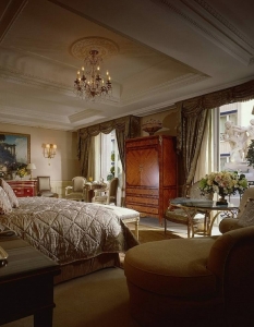 11. Royal Suite, Four Seasons Hotel George V, Paris US$ 24 550 за една нощувка