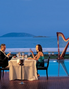 6. The Royal Villa, Grand Resort Lagonissi, Athens US$ 34 356 за една нощувка