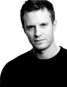 Люк Мабли (Luke Mably)
Роден на 1 март 1976 г. в Лондон, АнглияУчаства в: The Prince and Me, Exam, 28 Days Later..., Combat Hospital