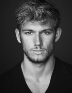 Алекс Петифър (Alex Pettyfer)
Роден на 10 април 1990 г. в Хертфордшир, АнглияУчаства в: I Am Number Four, Magic Mike, Beastly, In Time