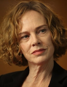 Джуди Дейвис (Judy Davis)Двукратно номинираната за "Оскар" актриса, която повечето от вас вероятно са гледали в A Passage to India и Husbands and Wives, също е сред актьорите, чиято кариера започва в театъра.Освен във вече споменатата постановка на "Ромео и Жулиета" с Мел Гибсън (Mel Gibson) Джуди Дейвис (Judy Davis) се появява и в други театрални постановки, предимно в Австралия, сред които е и "Чайка" на Чехов в Belvoir St Theatre в Сидни през 2011 година.