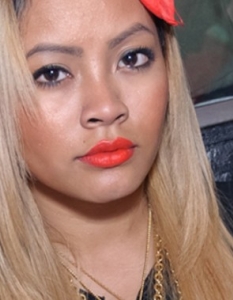 Honey CocaineHoney Cocaine е от Торонто, но външният ѝ вид издава, че тя има азиатски и афроамерикански корени. Музиката на тази изпълнителка можем да наречем тежък гангстерски рап, особено в парчета като Love Coca. 
