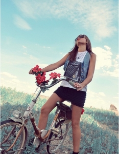 Диви и красиви: момичета с велосипеди - 9