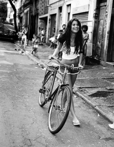 Диви и красиви: момичета с велосипеди - 13