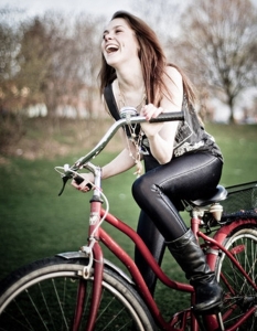 Диви и красиви: момичета с велосипеди - 18