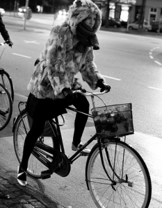 Диви и красиви: момичета с велосипеди - 21