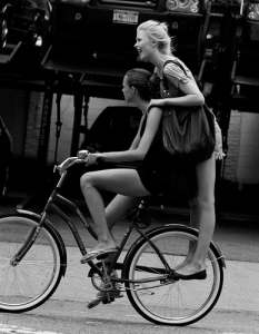 Диви и красиви: момичета с велосипеди - 23