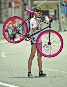 Диви и красиви: момичета с велосипеди - 7
