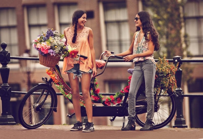 Диви и красиви: момичета с велосипеди