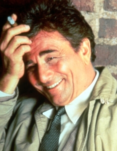 ColumboКласика в полицейските сериали. Columbo (Коломбо) има 13 сезона и огромен брой награди, сред които и два Златни глобуса. Главната роля е поверена на Питър Фолк (Peter Falk). Той се превъплъщава в неучтивия и привидно глупав лейтенант Коломбо, детектив от отдел "Убийства" в Лос Анджелис. Зад неугледната му външност и лошите обноски обаче се крие брилянтен детективски нюх. 