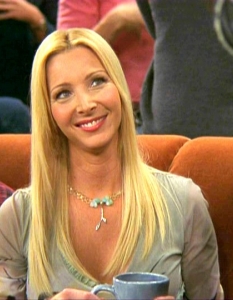 Phoebe Buffay – Friends Малко странна, но много чаровна - Фийби от хитовия ситком "Приятели" е неизменна част от може би най-известната приятелска компания в света. 
Освен с несломимия й оптимизъм и хипи стила на обличане, със сигурност я помните и със съмнителното умение да свири на китара и странните текстове на песните, които композира. 