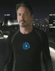 Arc реактора на Тони Старк - $36 000 000
Всичко за Тони Старк започва с arc реактора, който го поддържа жив и му струва нито повече, нито по-малко от 36 милиона долара. 
Източник на чиста ядрена енергия, arc реакторът пази сърцето на Старк от смъртоносните шрапнели, намиращи се в тялото му, и в същото време захранва костюмите на Iron Man.