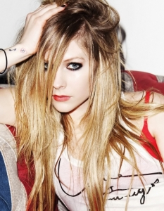 Avril Lavigne - (ТВА)Кога: някъде през септемвриЖанр: Поп рок, тийн попКакво: Пети студиен албум на канадската поп пънк певица. Avril Lavigne вече издаде един сингъл от предстоящия си албум, по който тя работи със съпруга си Чад Крюгер от рок групата Nickelback.