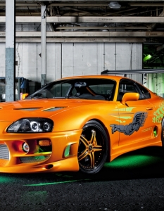 Toyota Supra
Включена в първия филм от поредицата – The Fast and the Furious (Бързи и яростни) – Toyota Supra (модел от 1994 г.) е една от най-модифицираните коли в цялата поредица. 
С цена от над $50 000, Toyota Supra е втората кола на Брайън О’Конър, с която той вдига 100 км/ч само за 4,5 секунди.