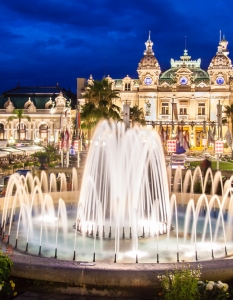 Monte Carlo Casino - хазартния и ентъртейнмънт комплекс на Монте Карло, обединяващ казино, Grand Theatre de Monte Carlo и Les Ballets de Monte Carlo.