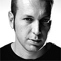 Marco Carola пуска със счупен крак в София