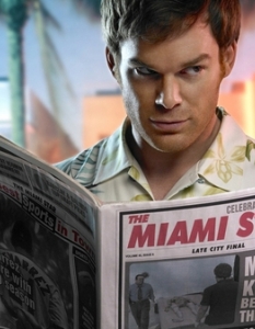 Michael C. Hall - DexterОчарователният Майкъл Хол (Michael C. Hall) от сериала Dexter на Showtime не само се нарежда сред най-симпатичните серийни убийци в телевизионния ефир, но и получава по 295 хиляди долара на епизод. 