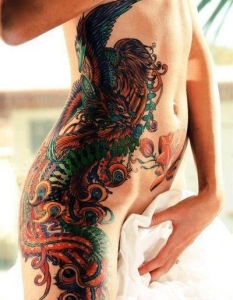 Диви и красиви: Сексапилът на дамите с татуирани тела - 11
