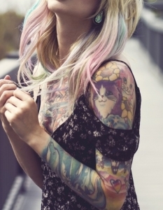 Диви и красиви: Сексапилът на дамите с татуирани тела - 16