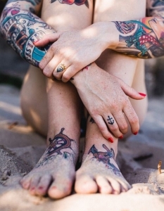 Диви и красиви: Сексапилът на дамите с татуирани тела - 34