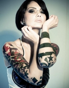 Диви и красиви: Сексапилът на дамите с татуирани тела - 3