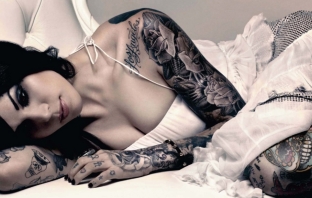 Диви и красиви: Сексапилът на дамите с татуирани тела