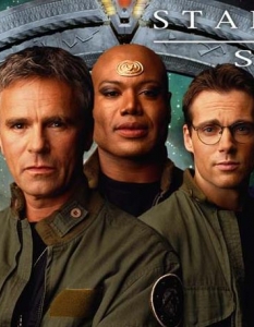 Stargate SG-1Stargate SG-1 (Старгейт) е добре познато на феновете на sci-fi жанра заглавие. Сериалът стартира през 1997 г. по Showtime, а премиерата му е изключително успешна. Първите пет сезона на Stargate SG-1 са излъчени от Showtime, а след 2002 г. поредицата има още пет сезона по Sci-Fi Channel.