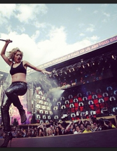 Топ 25 най-щури и провокативни Instagram снимки на Rita Ora - 21