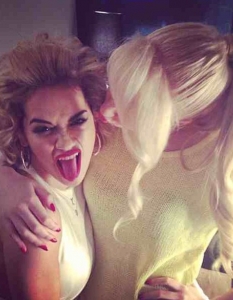Топ 25 най-щури и провокативни Instagram снимки на Rita Ora - 4