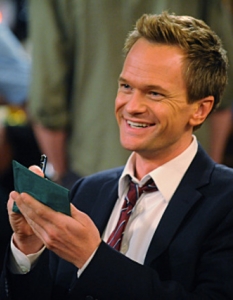 Barney Stinson - How I Met Your MotherСъвършеният съблазнител. С повече или по-малко усилия Барни може да покори всяка дама. Лошото е, че в повечето случаи няма никакво намерение да се обвързва и е склонен да действа на принципа "целта оправдава средствата". Освен това е изключително изобретателен не само  когато се опитва да спечели някоя жена, но и когато дойде време да се отърве от нея. Ролята на Барни е поверена на Нийл Патрик Харис (Neil Patrick Harris) и му носи две номинации за "Златен глобус".