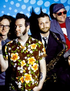 Reel Big Fish във филма BASEketball (1998)Филм, в който главните роли се изпълняват от създателите на South Park - Мат Стоун (Matt Stone) и Трей Паркър (Trey Parker). Популярната ска-пънк група Reel Big Fish участва както в лентата, така и в саундтрака към нея.
