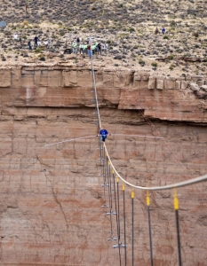Ник Валенда прекосява Гранд каньон по въздух - 1