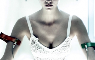 Карли Клос за Vogue US, юли 2013