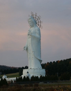 Гуан Ин (Byakue Kannon), Dai Kannon of Kita no Miyako park, Ашибетсу, Хокайдо, Япония, 88 метра